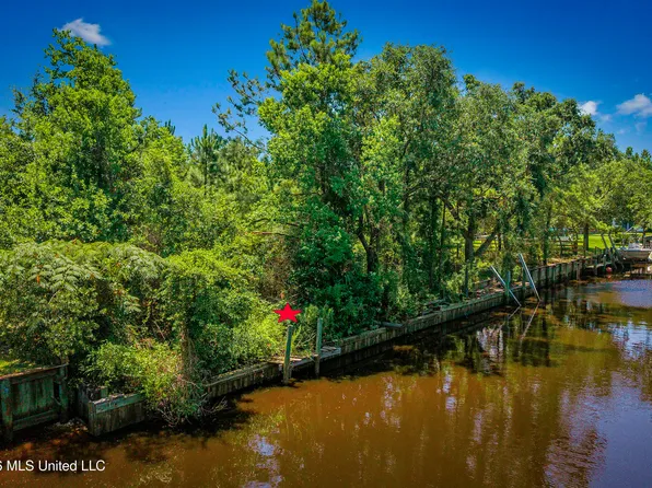 65 Fiber St, Bay Saint Louis, MS 39520