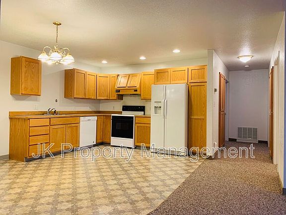 5th image of 1613 Sand Ct APT 7
