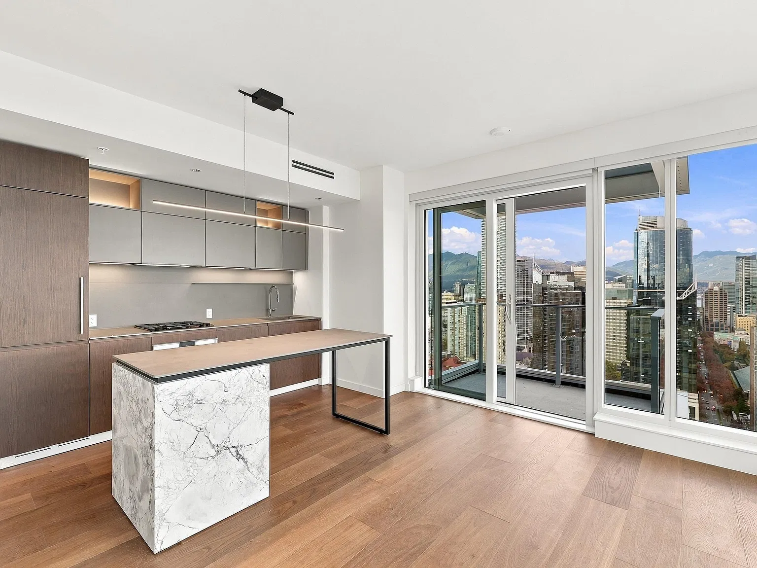 2 bed, 741 sqft, $4,600 — Photo 2