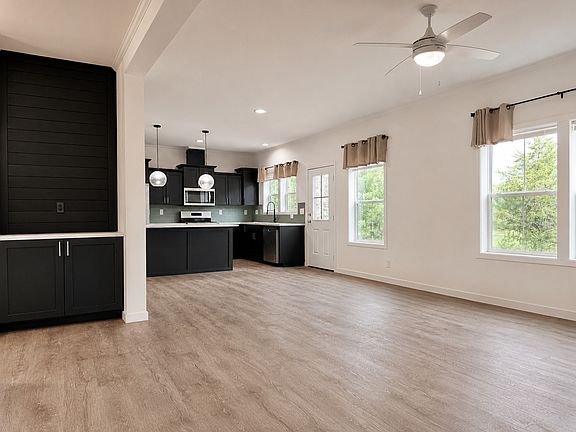 5th image of 1438 Arbor Vitae Ln