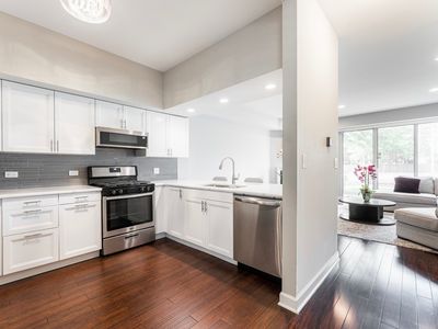 1160 Regency Dr, Schaumburg, IL, 60193