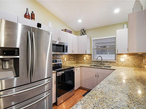 3rd image of 7140 Nicole Ln