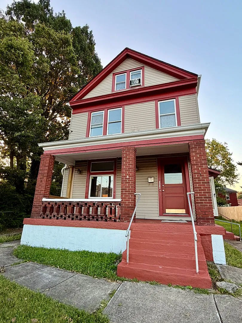 Xavier & UC Students - 2026-2027 School Year - Spacious House with Backyard and Deck! — Photo 1
