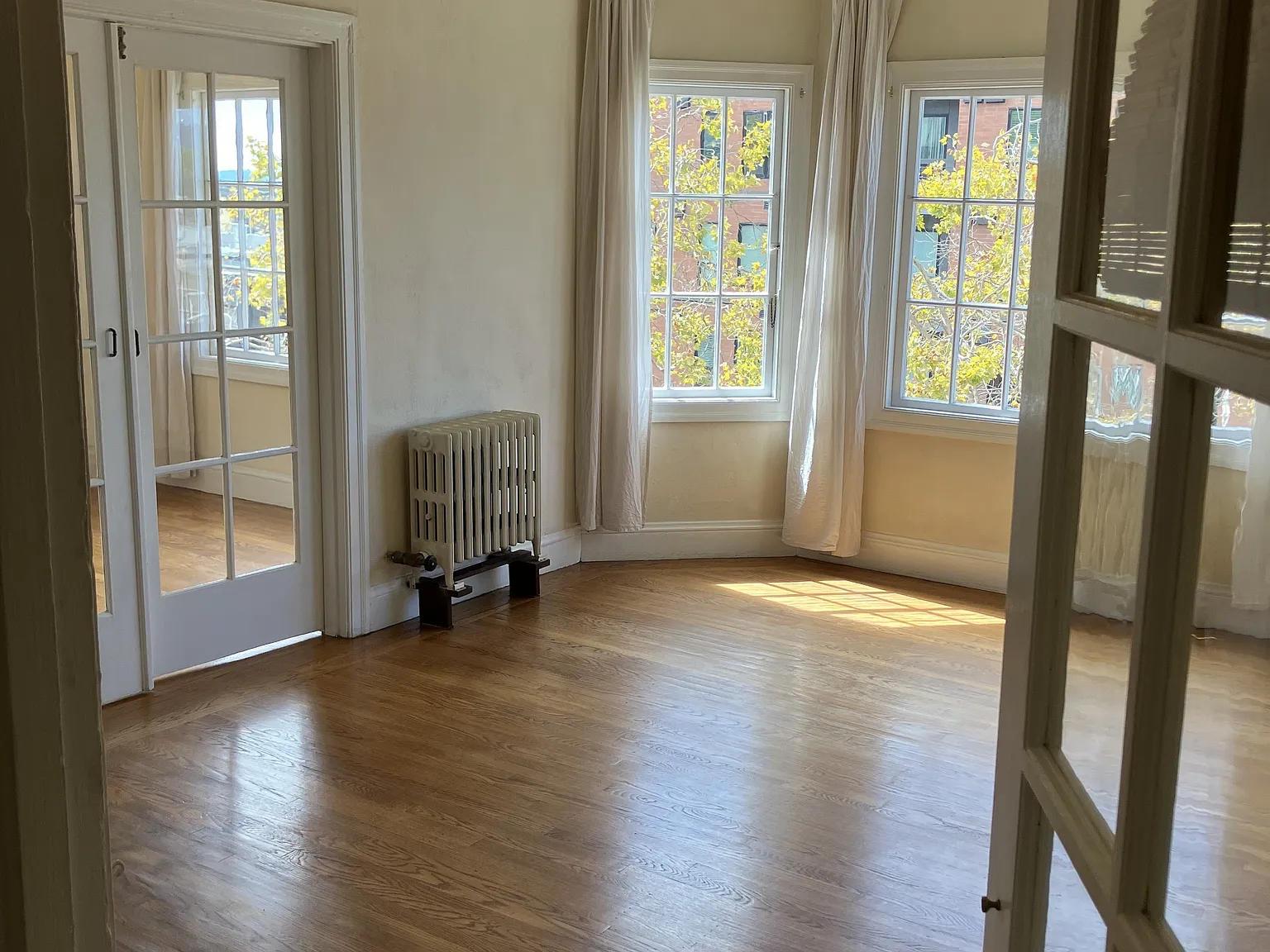 2 bed, 800 sqft, $2,975 — Photo 2