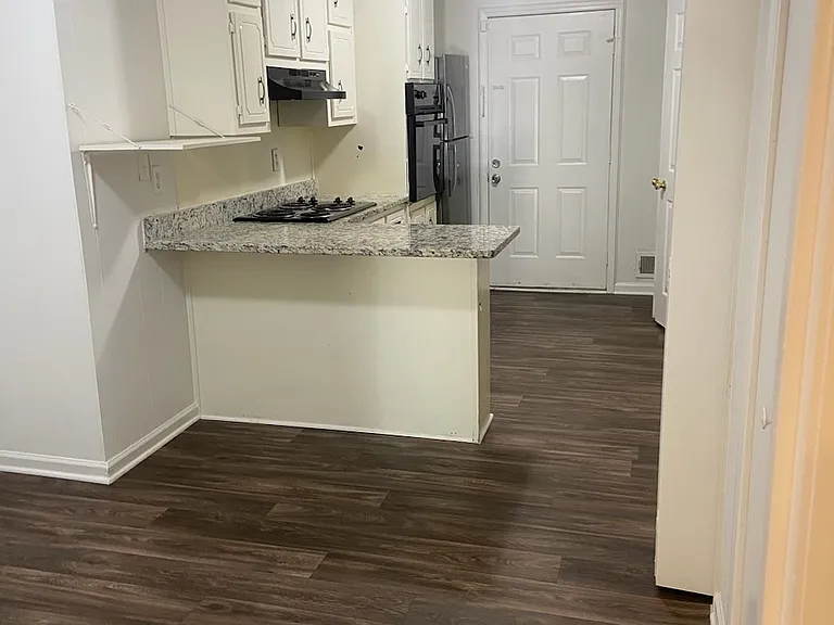 2020 Oakwood Dr #2020 — Photo 11