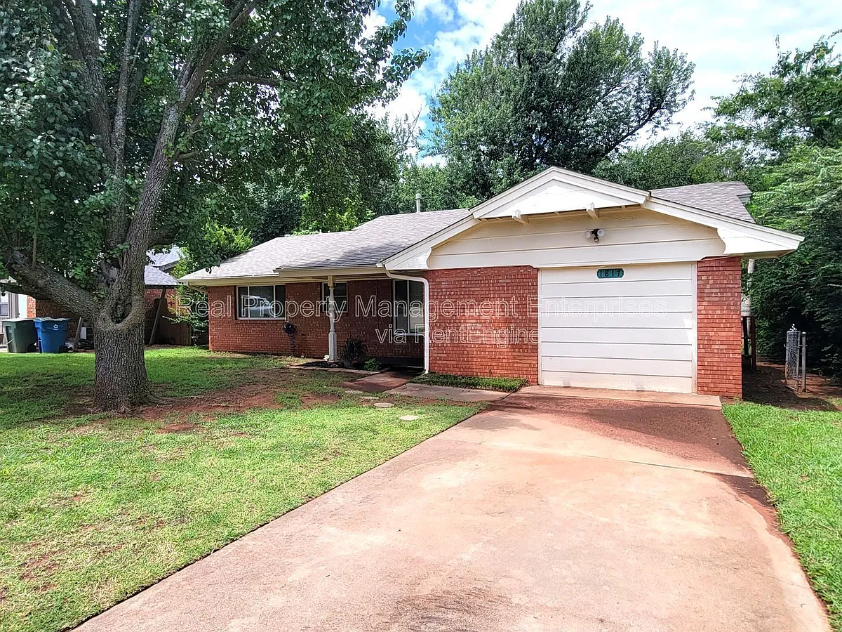Building Photo - 1817 Hardy Dr