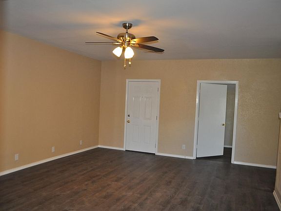 3rd image of 612 N Grand Ave