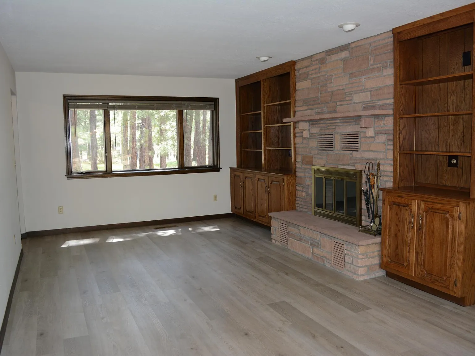 4 bed, 2.5 bath, 2084 sqft, $3,250 — Photo 2