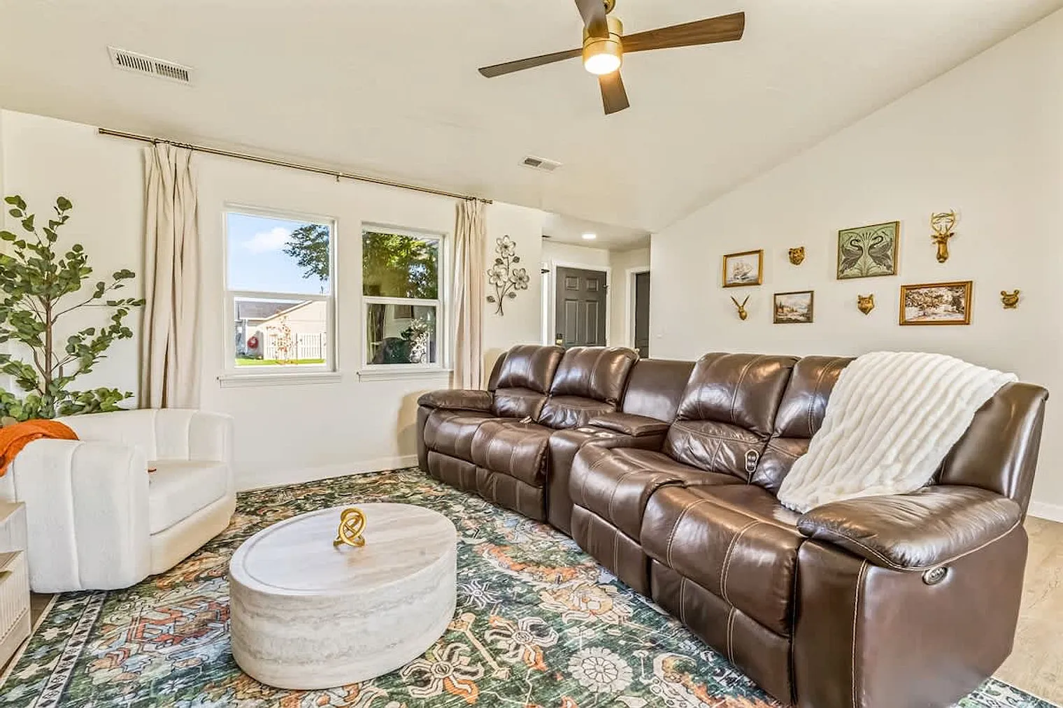 3 bed, 2.0 bath, $5,624 — Photo 1
