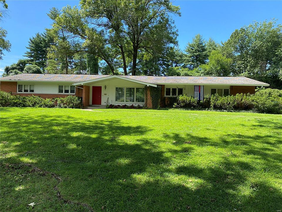 2nd image of 623 Fairways Cir