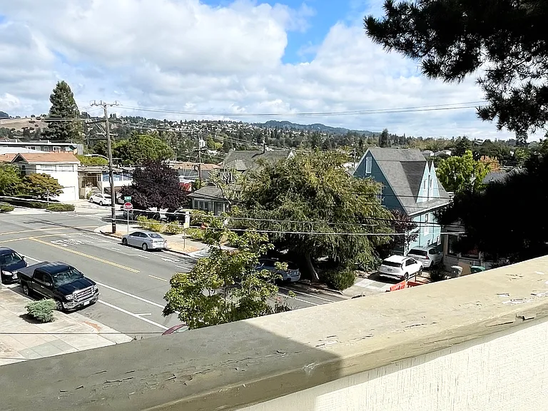 4253 Howe St #A — Photo 36