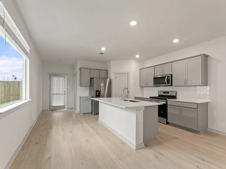 237 Ashford St — Photo 5