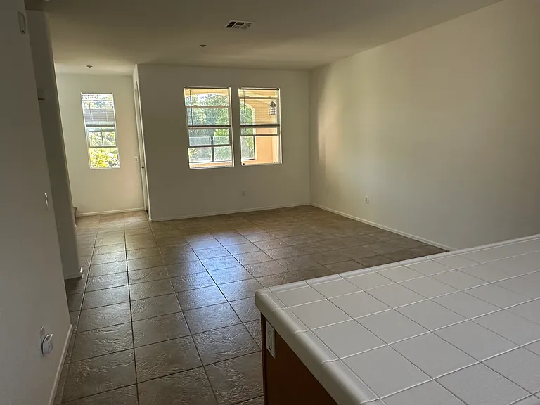 2707 Apricot Ct — Photo 5