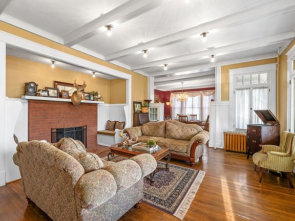5th image of 1078 Madison St
