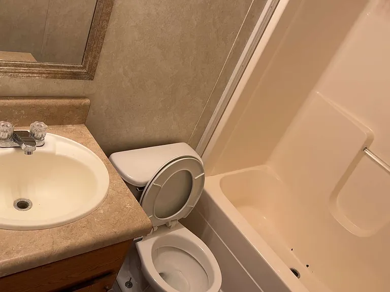 2540 Shelton Dr — Photo 3