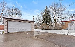 4th image of 4241 Sunnyside Ave