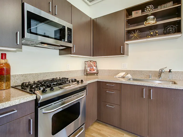 1818 L St #515 — Photo 24