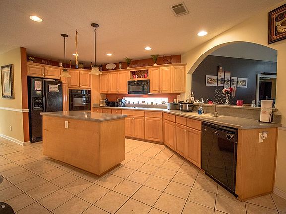 5th image of 119 Hughes Dr