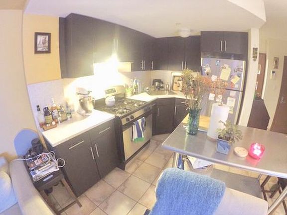 4th image of 2454 37th St APT 3R
