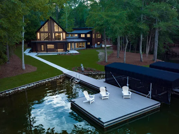 1061 White Oak Dr, White Plains, GA 30678