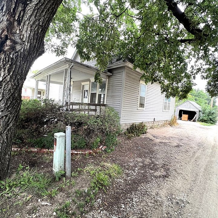 2nd image of 318 W Crawford Ave