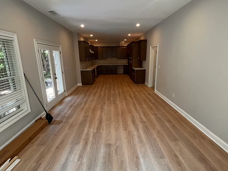 585 Cliftwood Ct — Photo 2