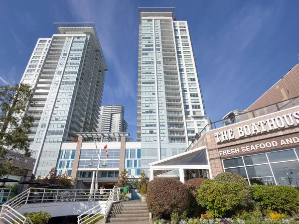908 Quayside Dr #1607, New Westminster, BC V3M 0L4