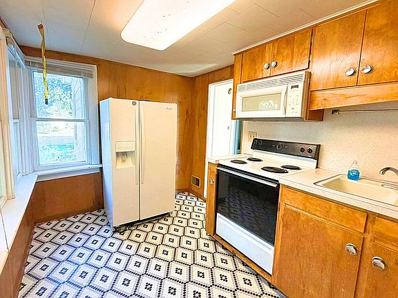 4th image of 803 Union St