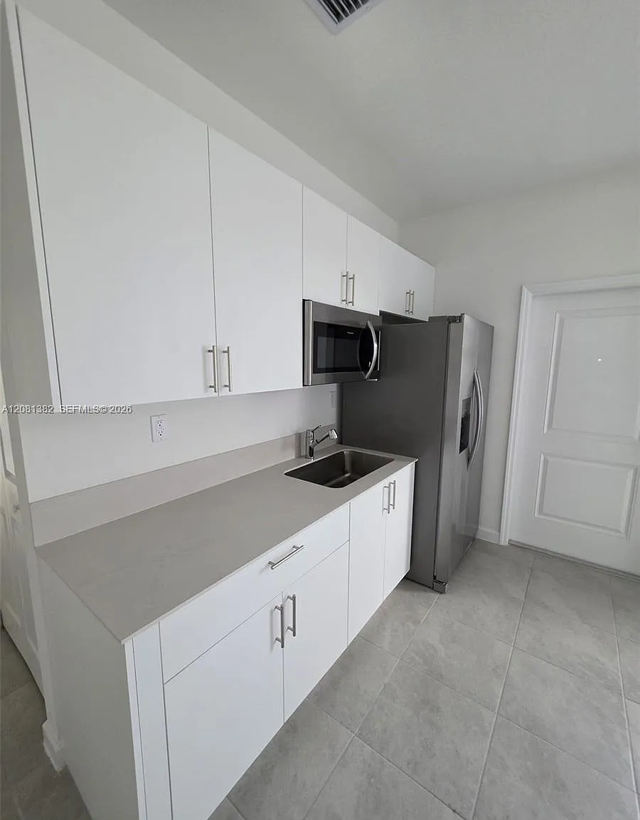 1 bed, 1.0 bath, $1,700 — Photo 3