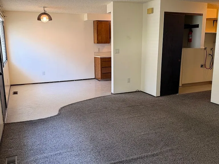 206 NW 14th St — Photo 3