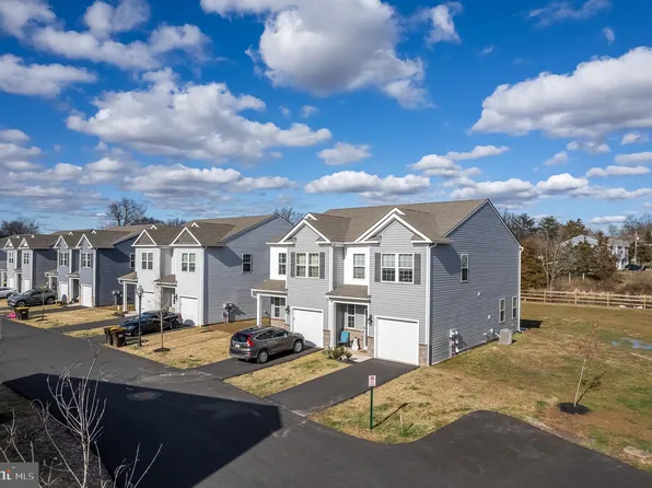 880 Peaceful Ln, Pennsburg, PA 18073