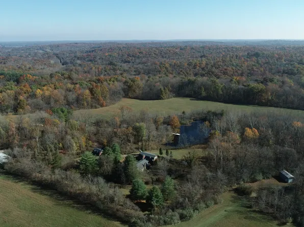 8002 N Neill Rd, Bloomfield, IN 47424