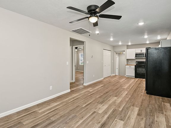 3rd image of 932 W Florida St
