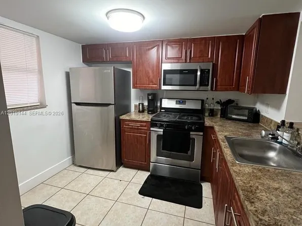 18051 NW 68th Ave, Hialeah, FL