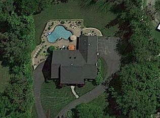 2092 Baughman Rd, Jeannette, PA 15644