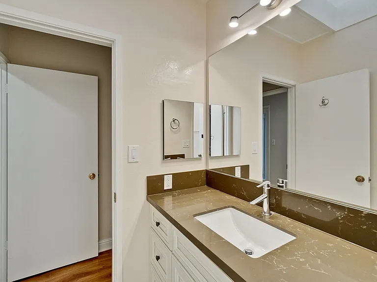 4271 Ponce Dr — Photo 14