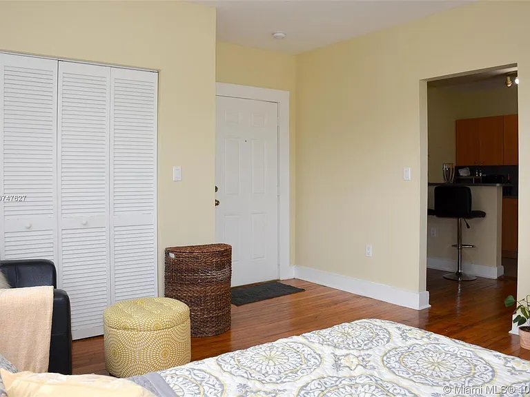 11520 NE 6th Ave #10 — Photo 7