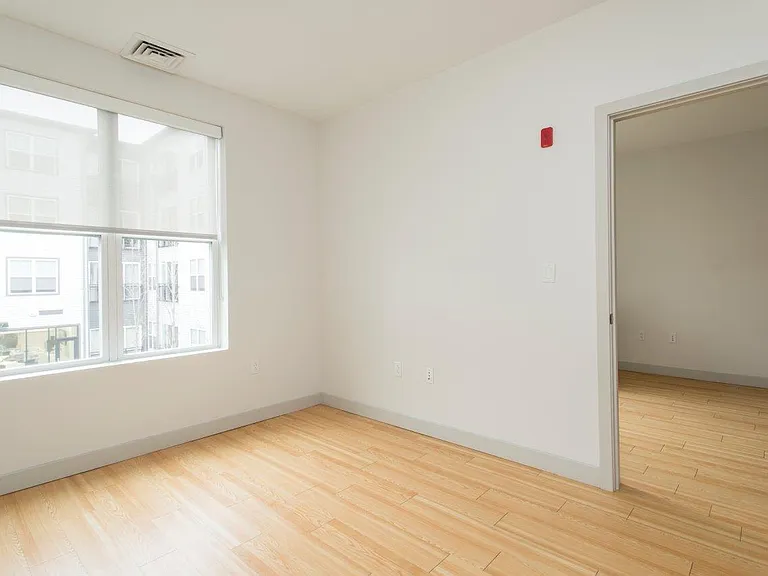 West Square Apartments — Photo 133
