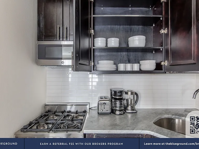 448 W 19th St #5G — Photo 9
