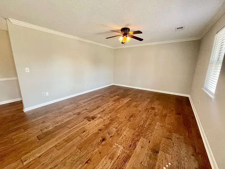 25647 Fairmount Dr — Photo 2