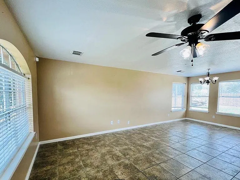 5118 Littleneviss Dr — Photo 2