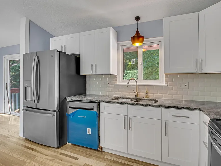 261 Skyline Dr — Photo 3