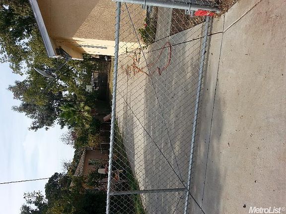 2nd image of 1819 N Sutro Ave