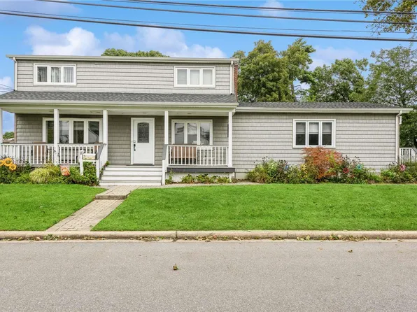 17 Maple Avenue, Farmingdale, NY 11735