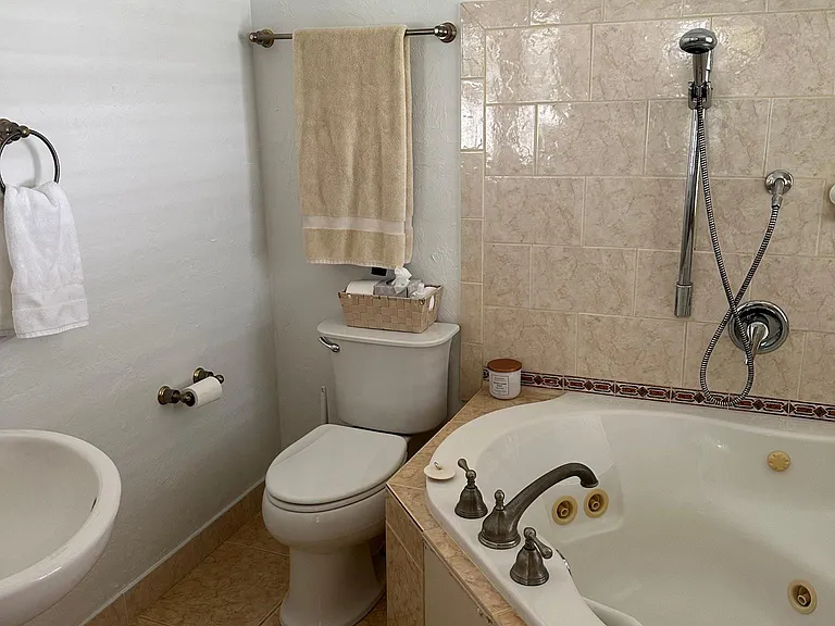 2710 Avenue C — Photo 12