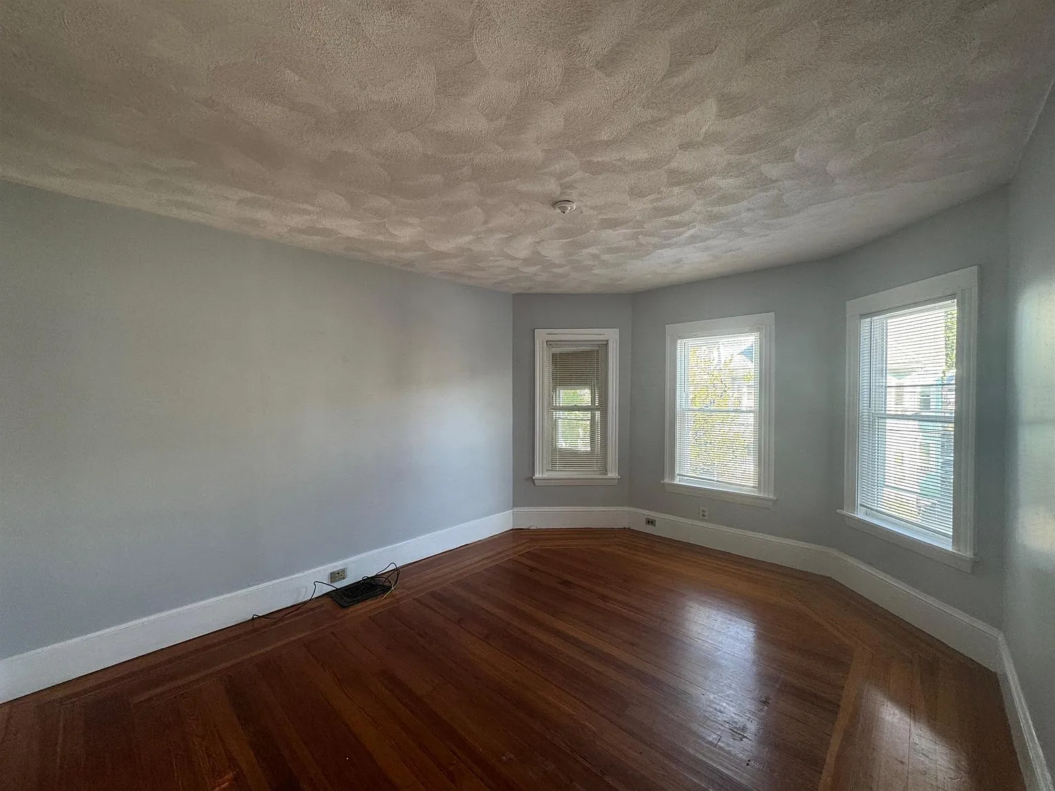 5 bed, $5,800 — Photo 4