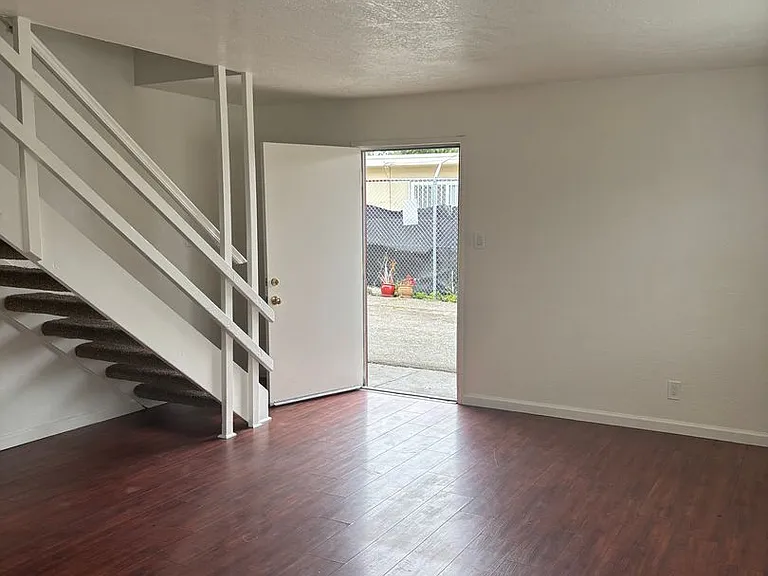 463 Hale Ave — Photo 1