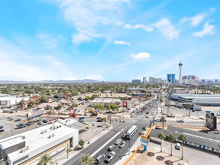900 Las Vegas Blvd N #911 — Photo 37