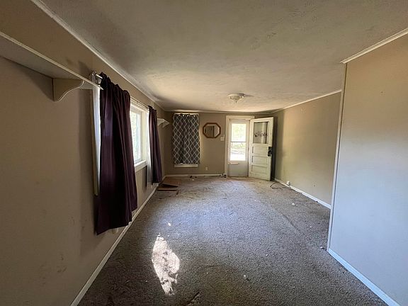 4th image of 106 E 3rd St