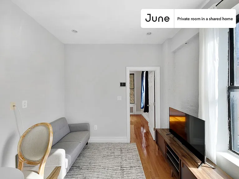 824 9th Ave #B — Photo 5